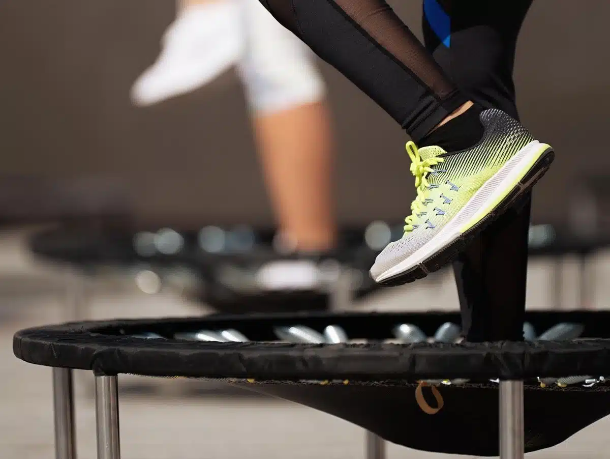 Boostez votre forme avec le trampoline de fitness : Les meilleurs exercices à essayer